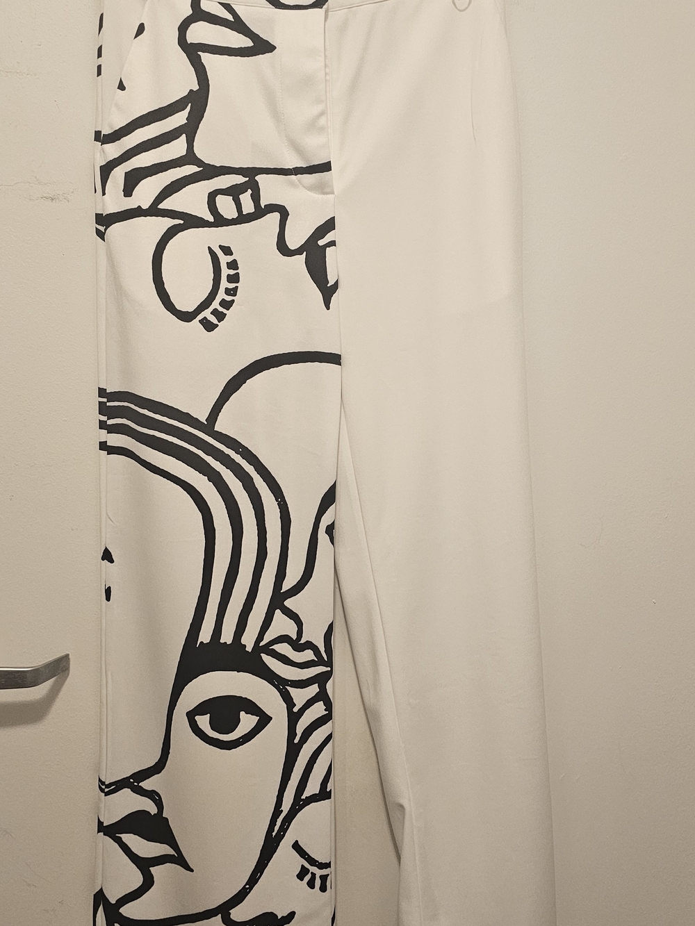 STYLEWE White Wide-Leg Pants with Black Graphic Panel